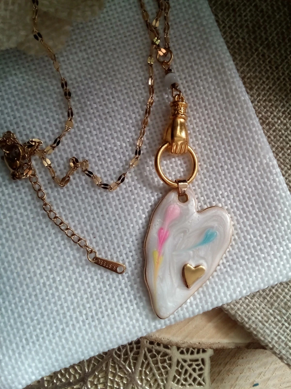 Collar mano corazón y piedra de selenita – photo 2